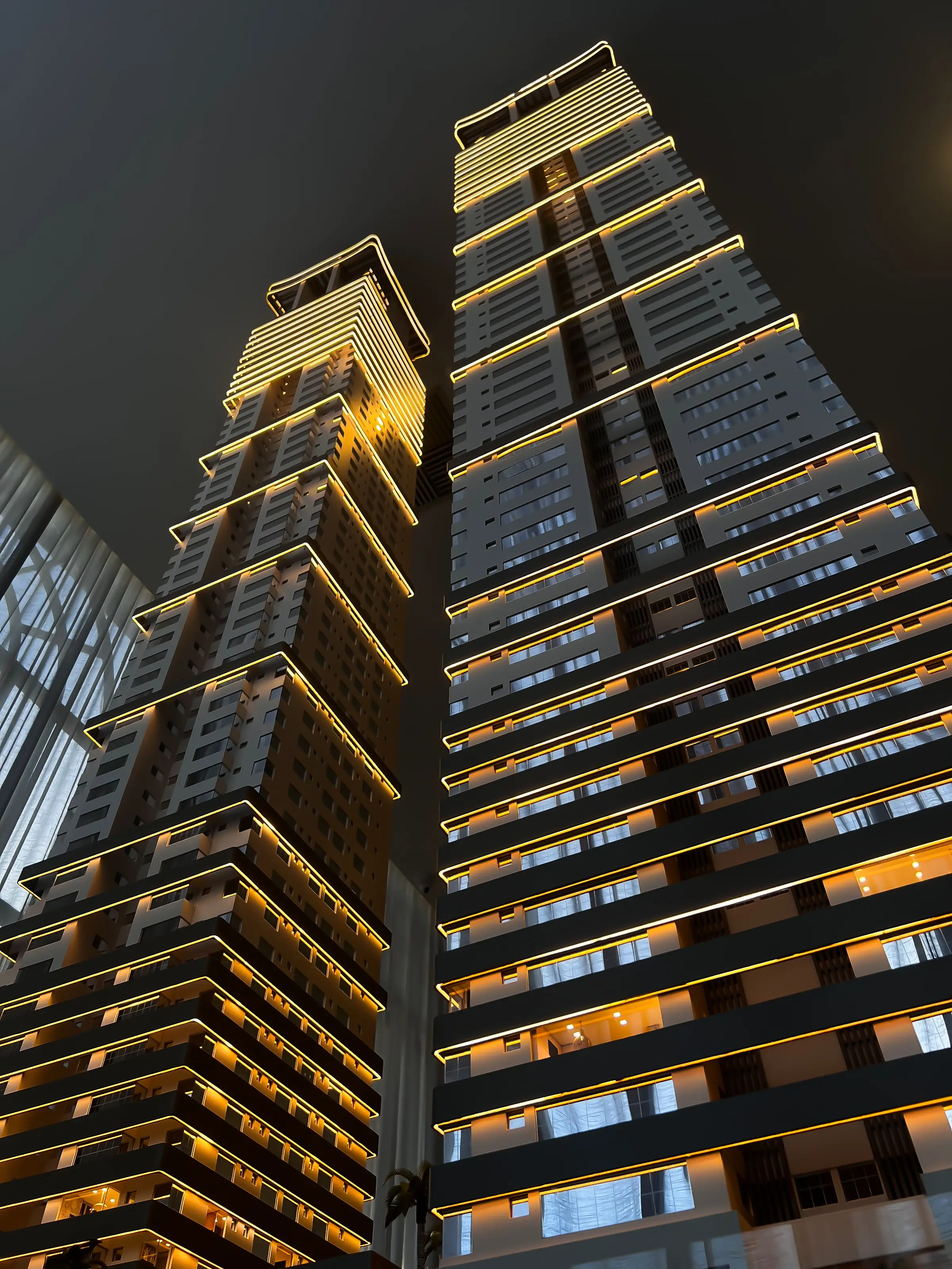 Maquete de empreendimento residencial com fachada detalhada