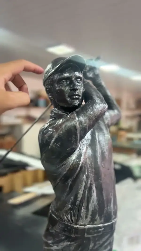 Esculturas em madeira e EPS — vídeo 26